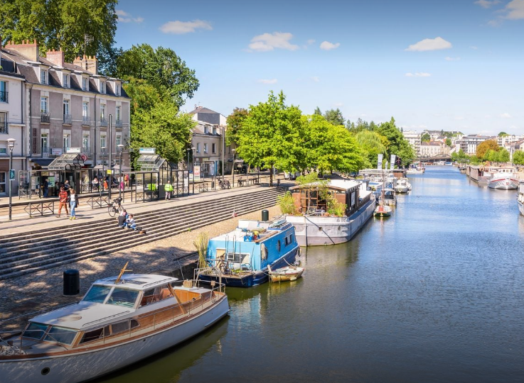 A picture of boats on a river dock area in Nantes, France